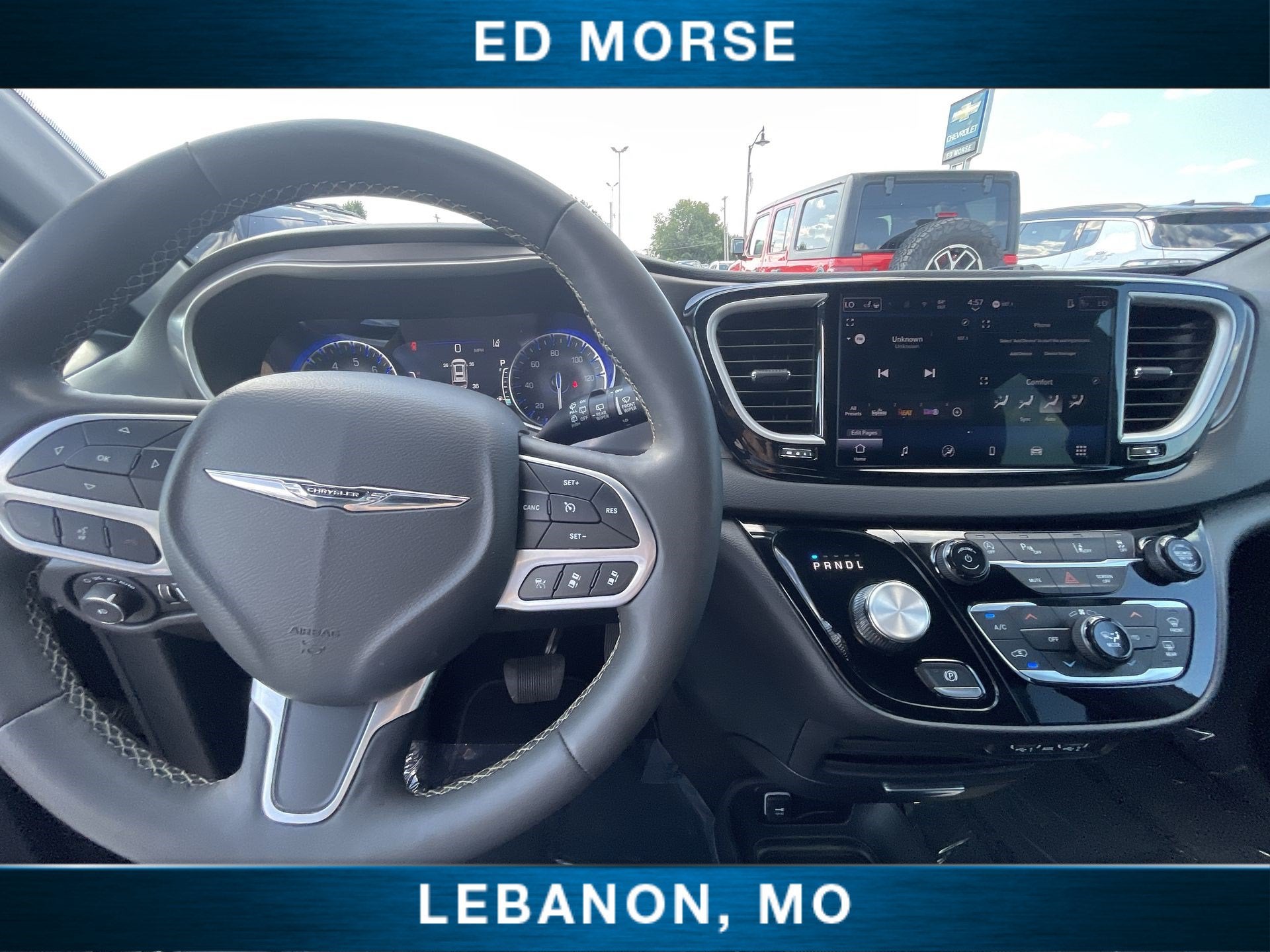 2025 Chrysler Pacifica Select