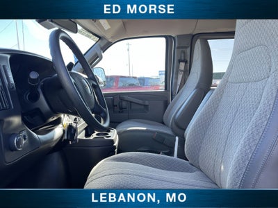 2025 Chevrolet Express Passenger 3500 1LT