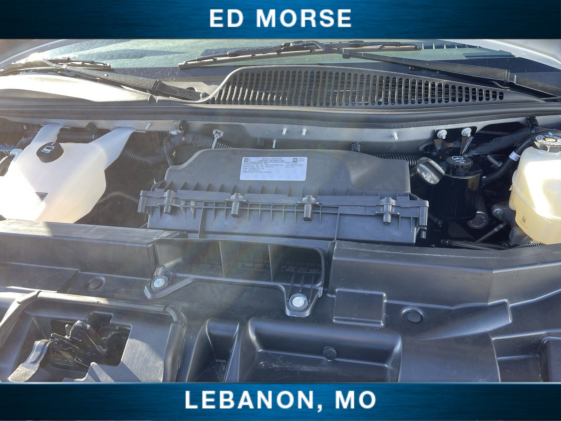 2025 Chevrolet Express Passenger 3500 1LT