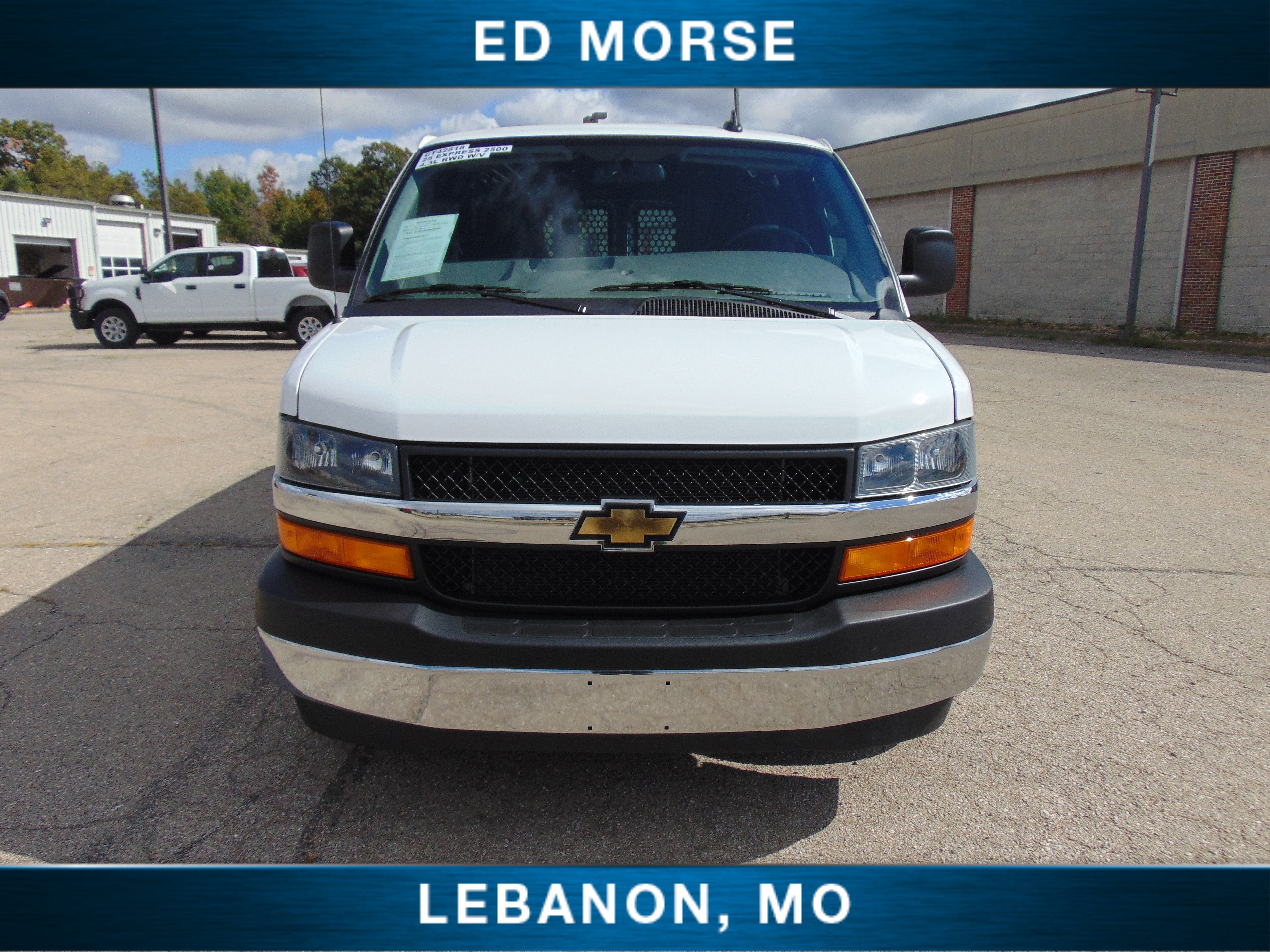 2025 Chevrolet Express Cargo WT