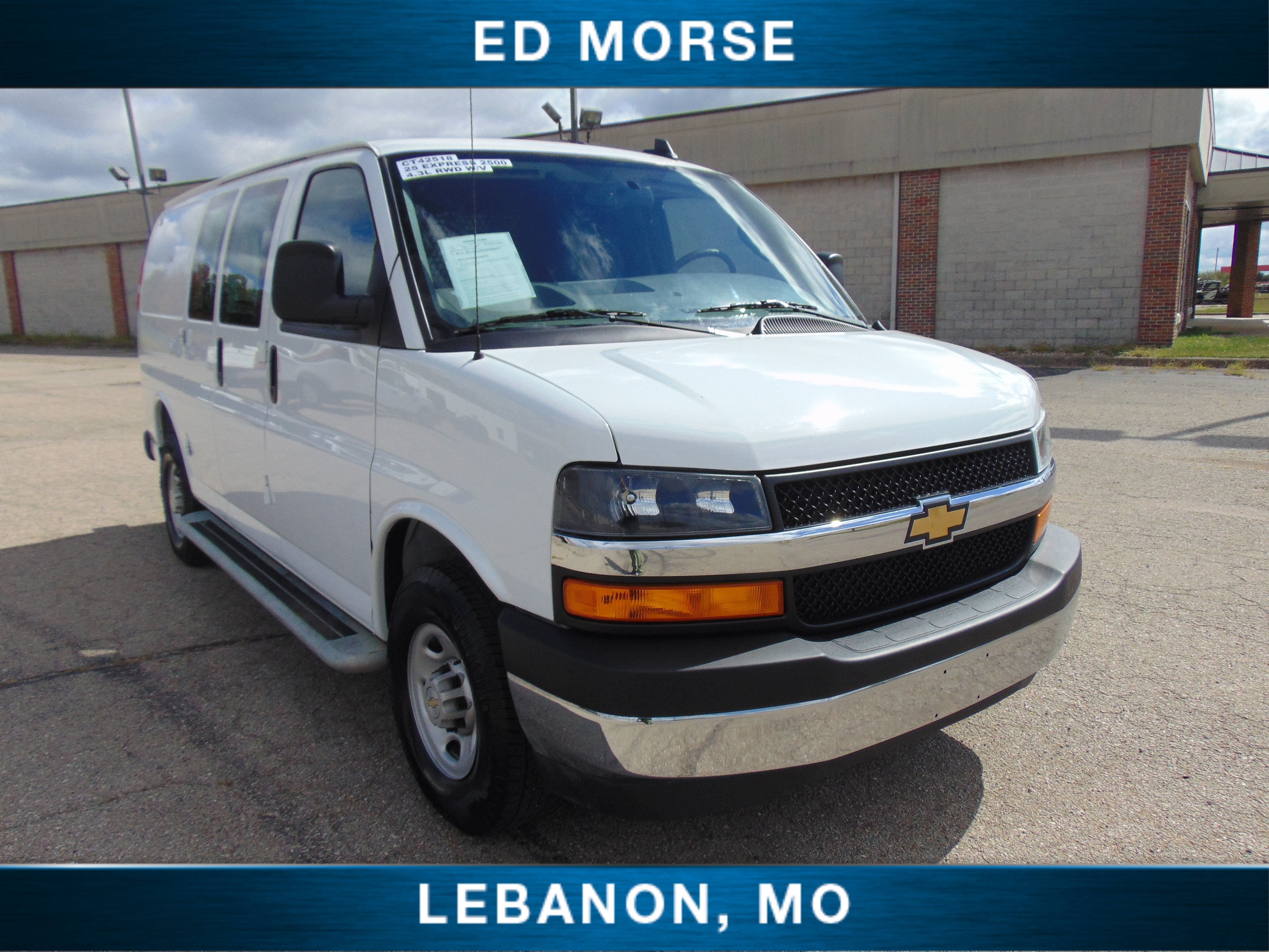 2025 Chevrolet Express Cargo WT