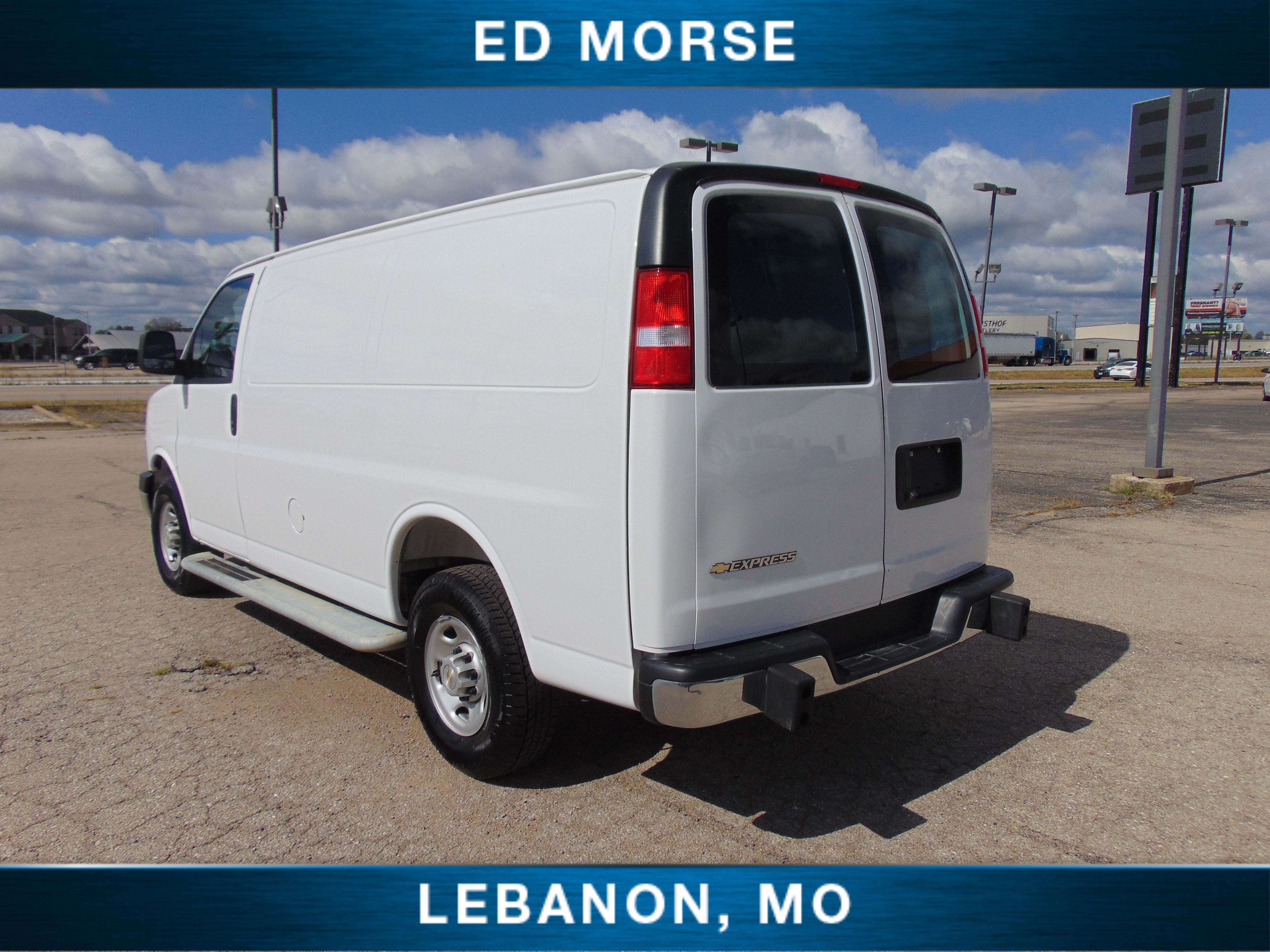2025 Chevrolet Express Cargo WT