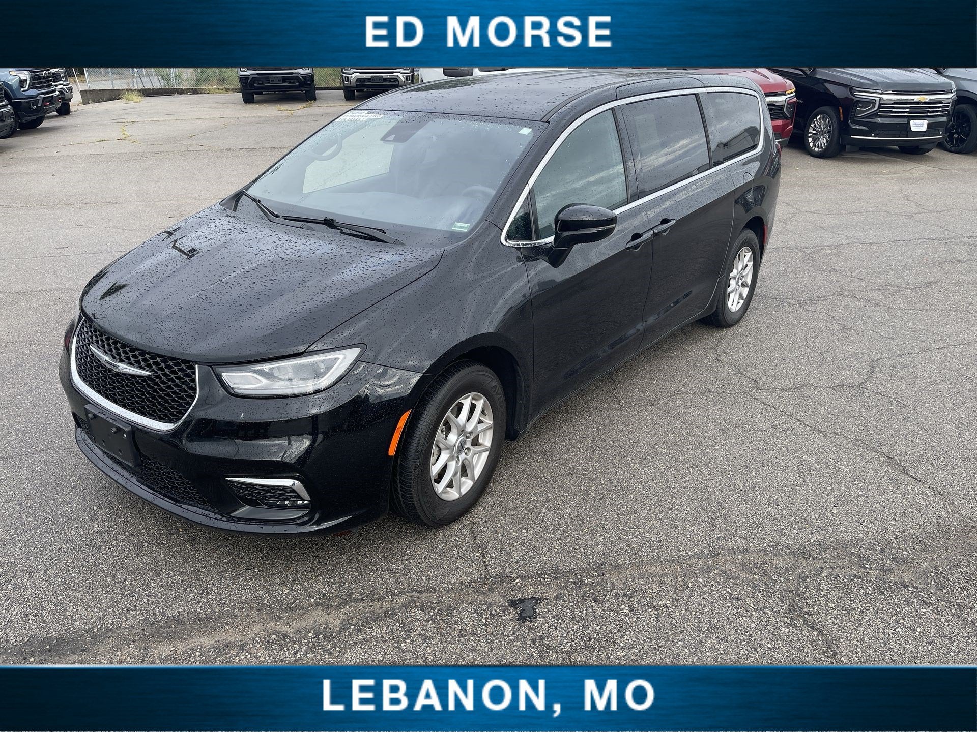 2025 Chrysler Pacifica Select