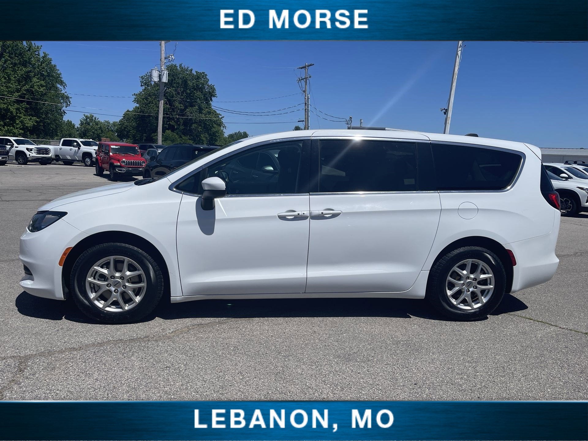 2023 Chrysler Voyager LX