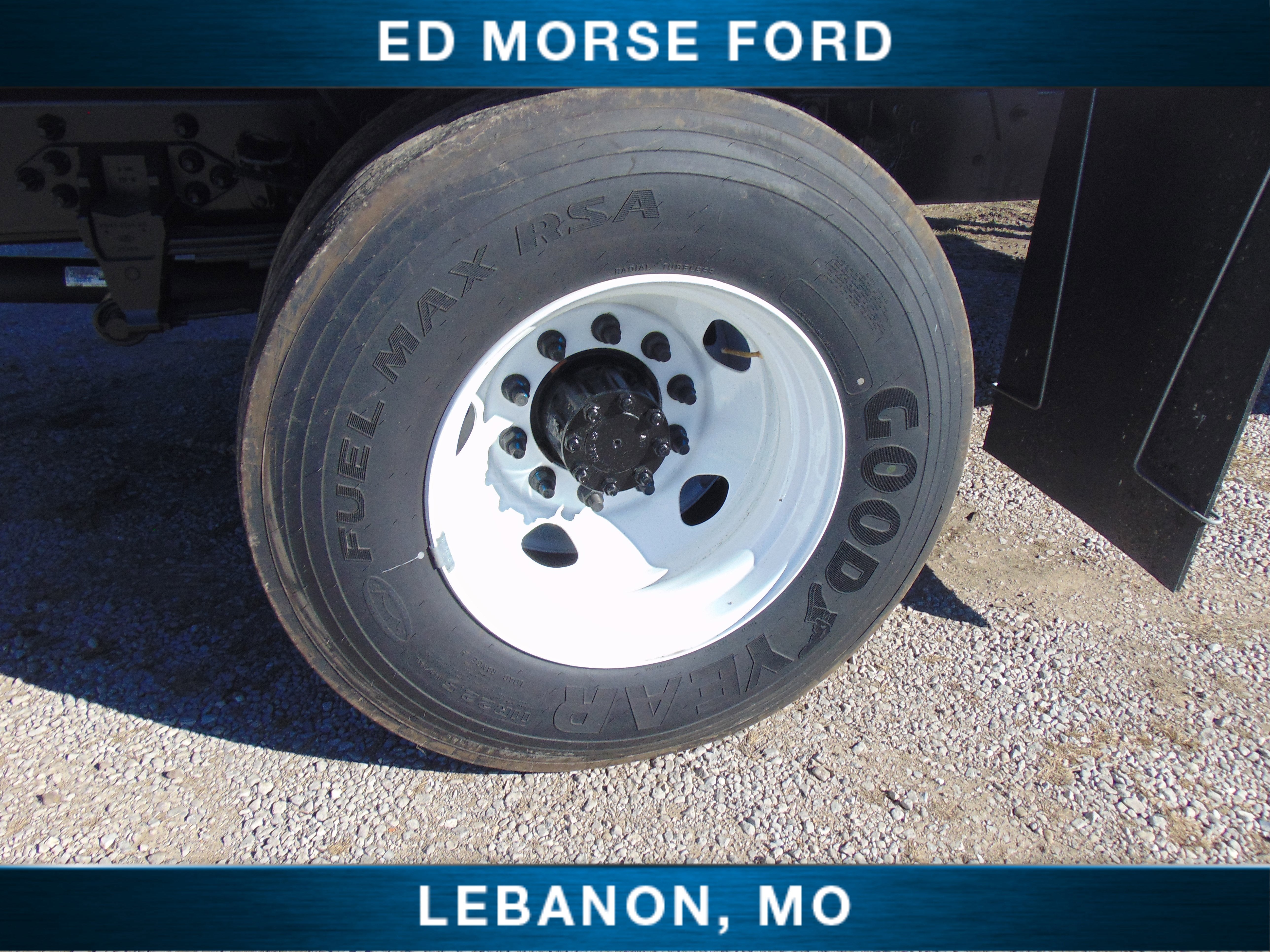 2026 Ford F-650SD Wabash 26' Box w/tuck under lift